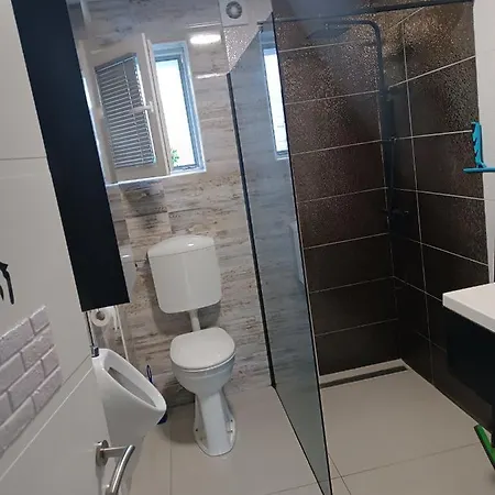 Renata, Apartman *